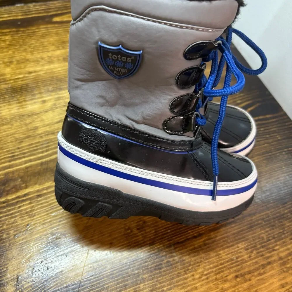 Totes Gray And Black Snow Boots‎ Size 8